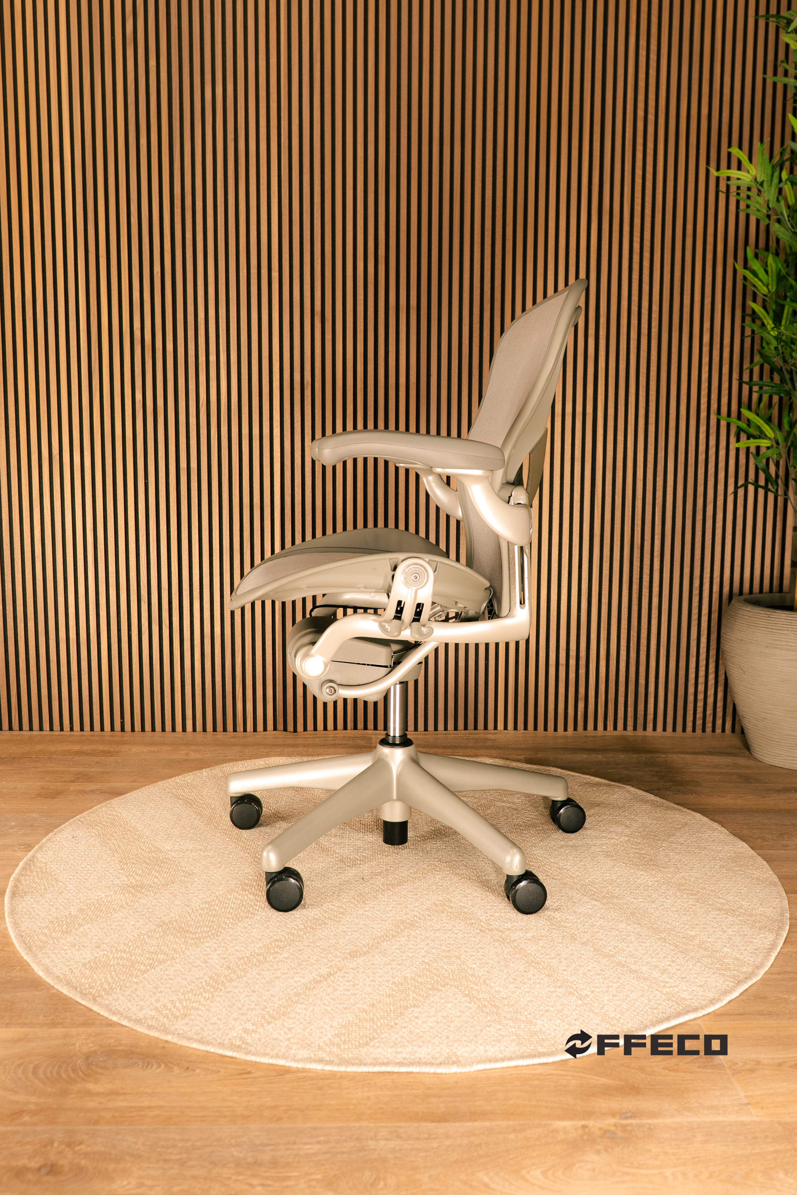 Herman Miller Aeron Titanium Zomerdeal